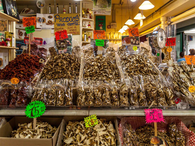 Mushroom shop in Central Market Florence