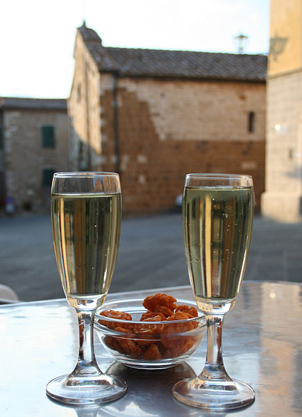 italy_italian_new_year_custom_tradition_prosecco_wine