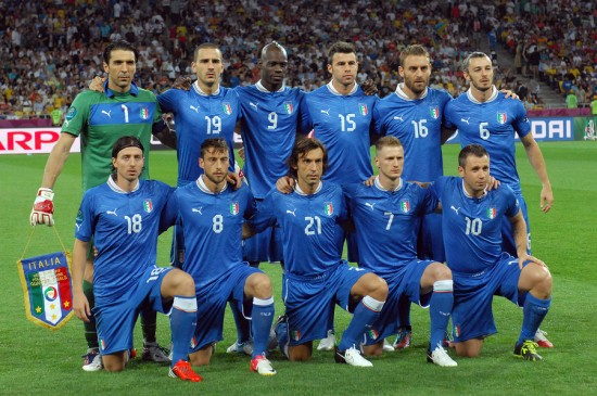 KYIV, UKRAINE - JUNE 24, 2012: Italy national football team pose