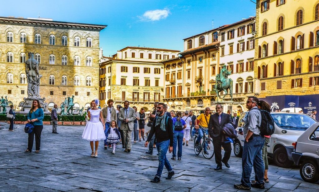Tourists in Florence, Italy | Tour Italy Now