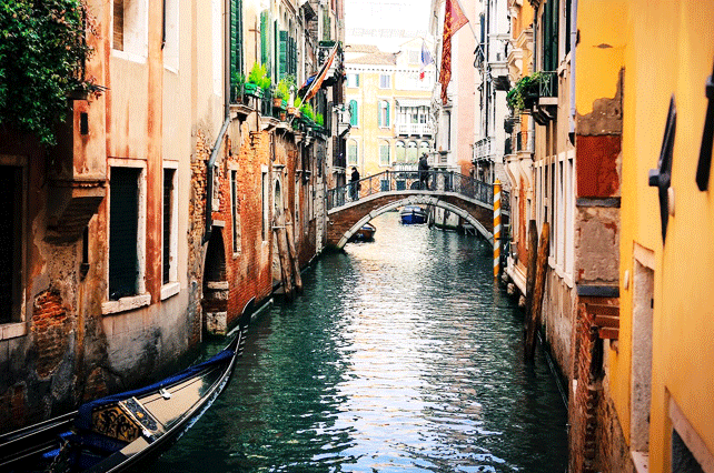 Hopping Around Venice | Tour Italy Now