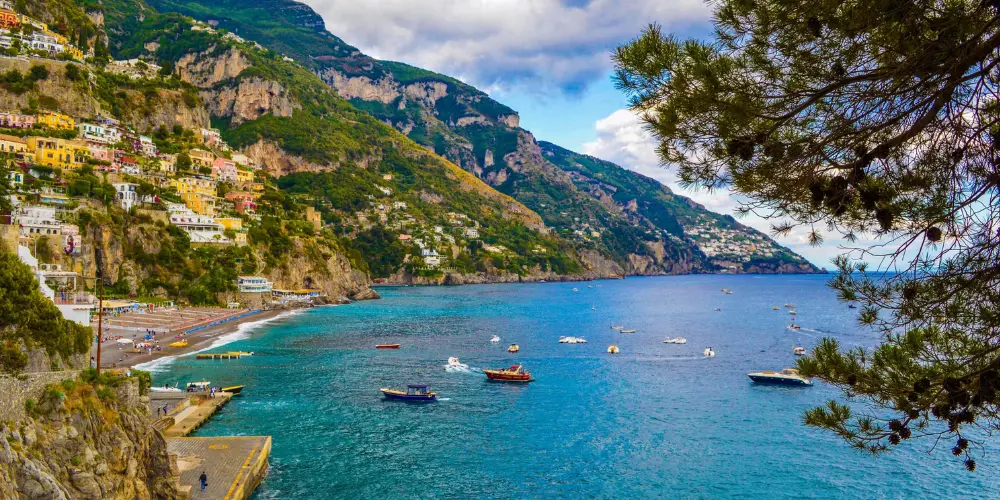 Group of travellers on a summer Italy tour with Tour Italy Now